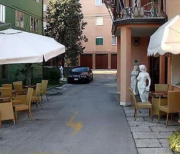 Delle Rose 2* ميستر
