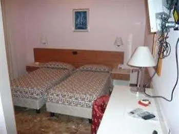 فندق Delle Rose 2*